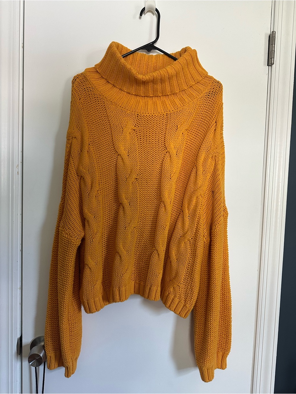 Cozy Cable-Knit Turtleneck Sweater Woman’s Size XL